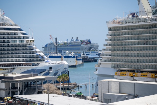 ThreecruiseshipsandalandingplatformseenfromPortCanaveralparkinggarage