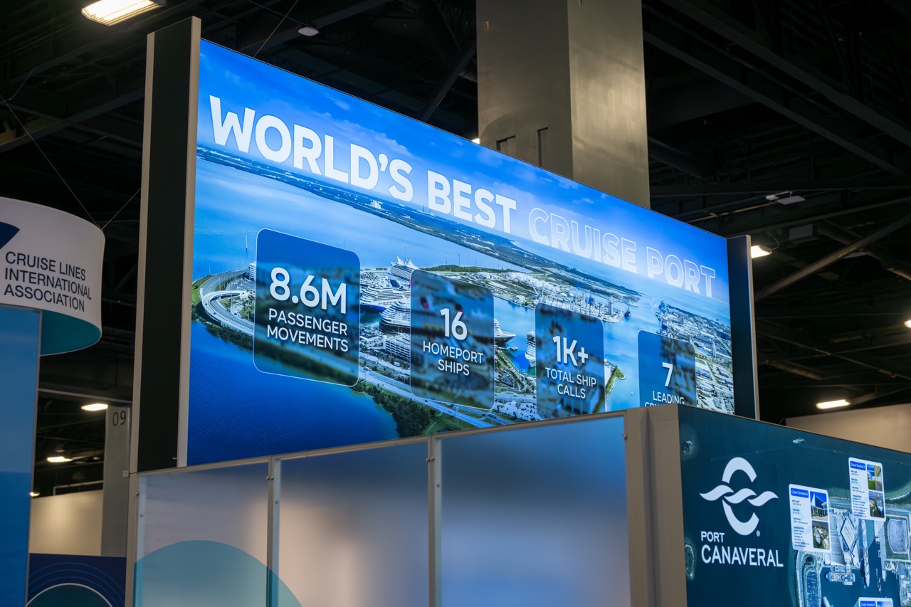 IluminatedWorldsBestCruisePortsignageatPortCanaverals2026SeatradeCruiseGlobalbooth